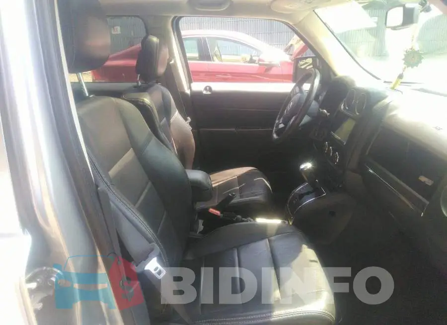 1C4NJRFB4GD683114 Photo# 5