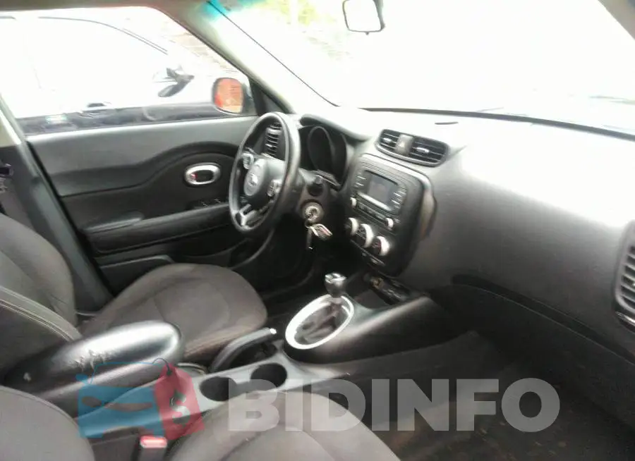 KNDJN2A28F7221833 Photo# 5