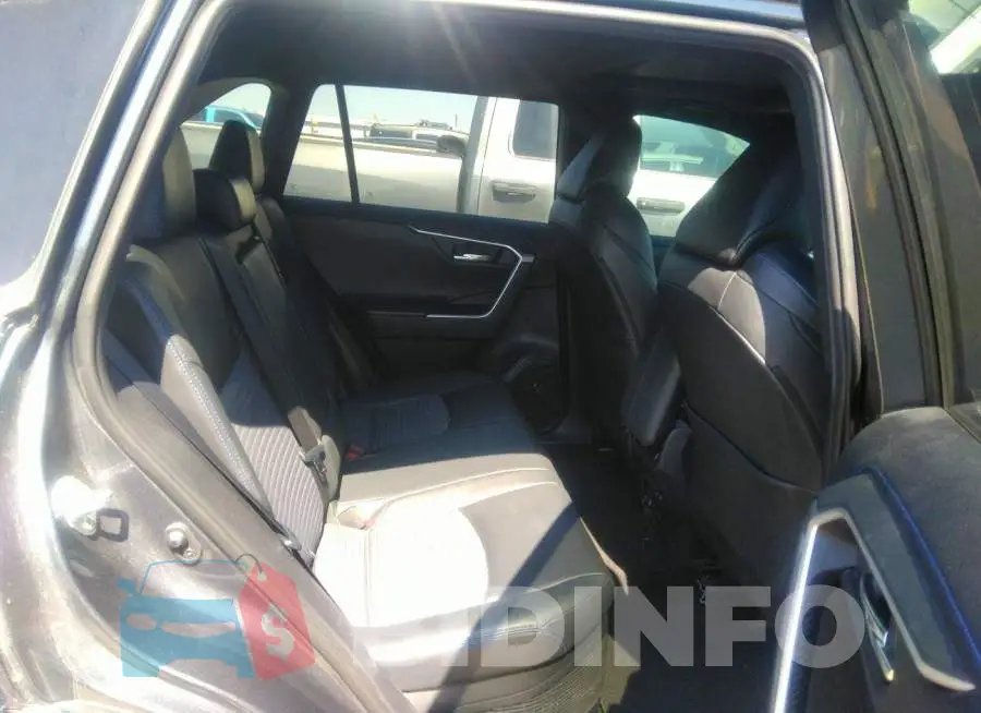 2T3EWRFV8KW014397 Photo# 8