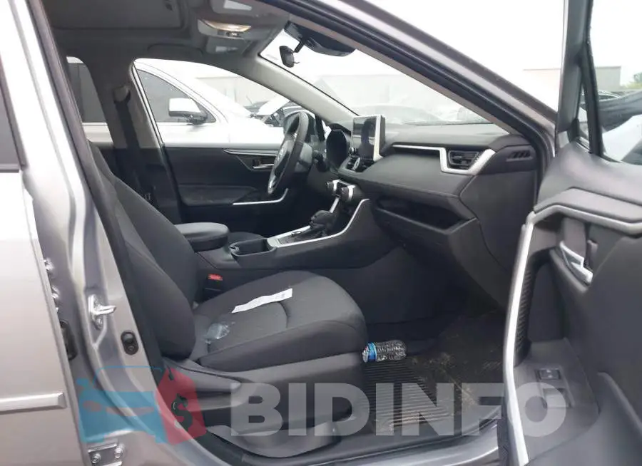 4T3RWRFV8PU104299 Photo# 5
