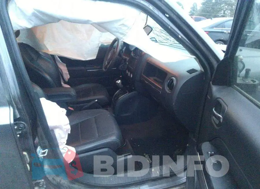 1C4NJPCB3FD328913 Photo# 5