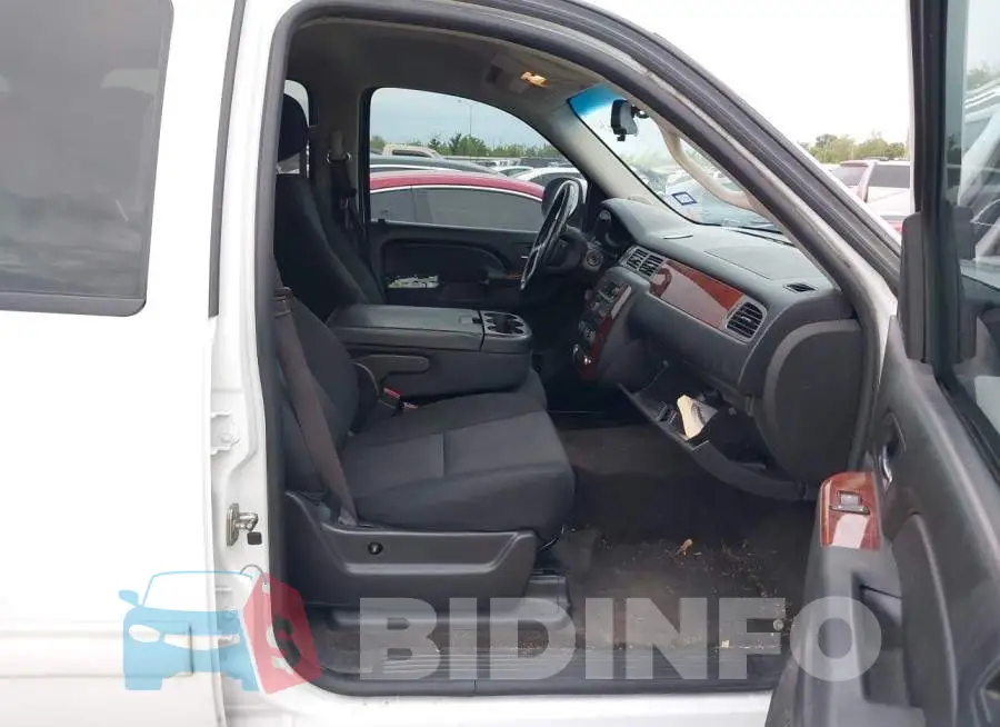 1GNSCHE04DR379424 Photo# 5