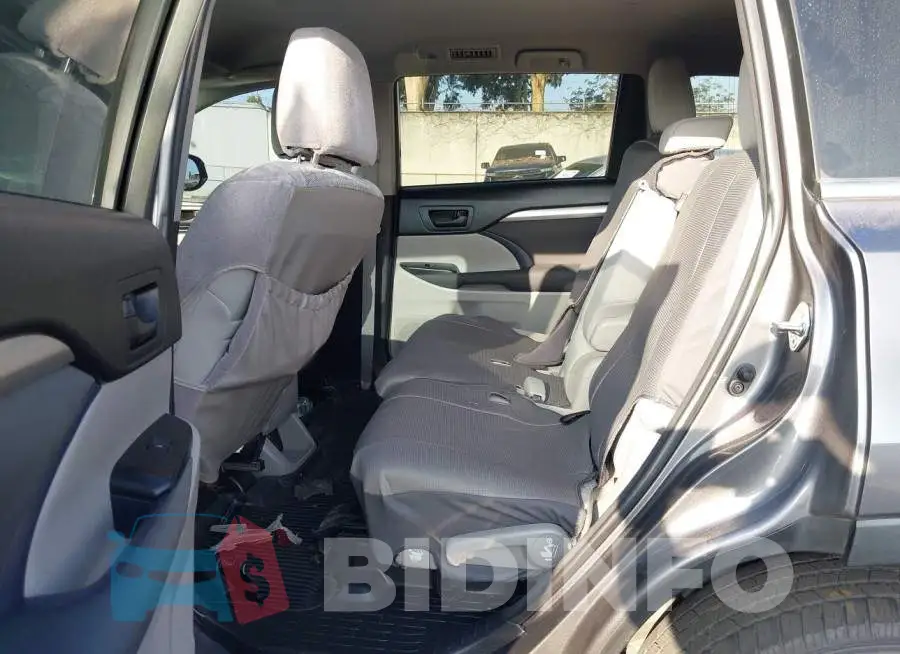 5TDZARFH4JS033863 Photo# 8