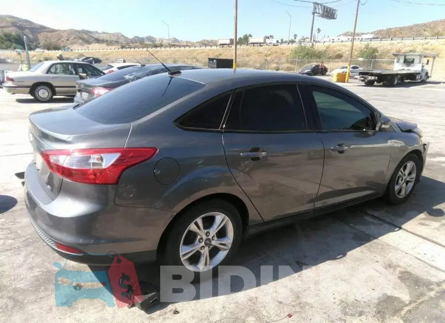 1FADP3F22EL355626 Photo# 4