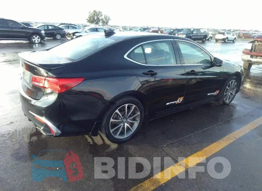 19UUB2F38KA000092 Photo# 4