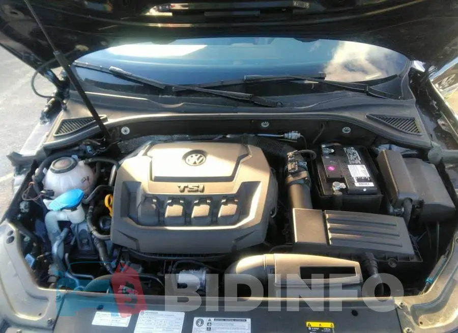 1VWLA7A34KC007530 Photo# 10
