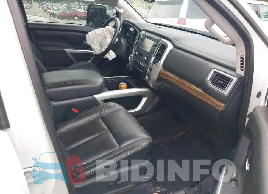 1N6AA1E58JN530262 Photo# 5