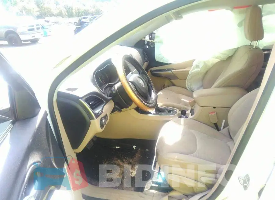 1C4PJLCX1KD205814 Photo# 5
