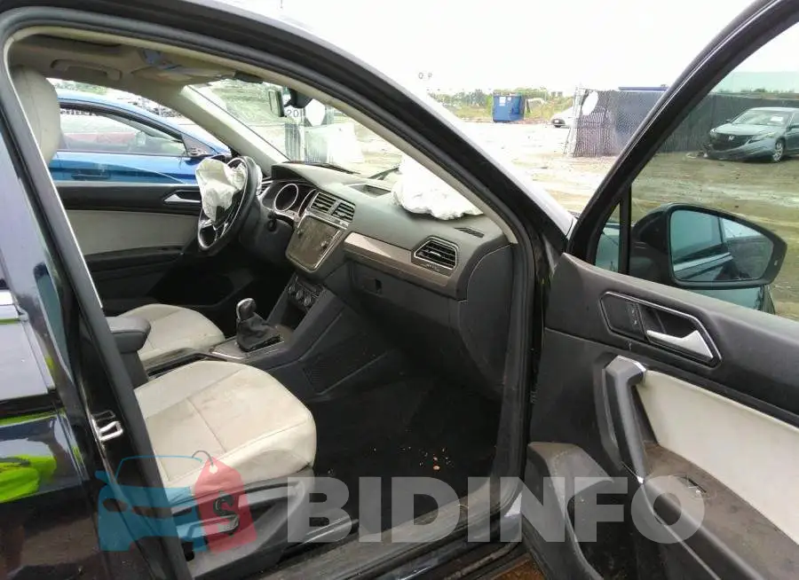3VV3B7AX9JM129074 Photo# 5