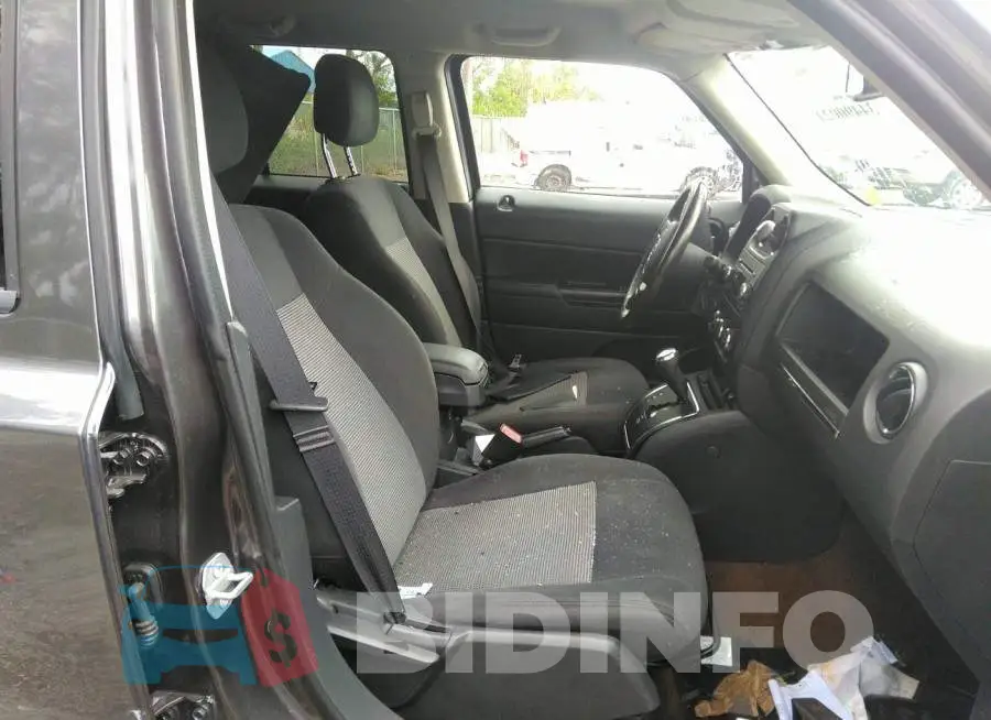 1C4NJPFA8HD148722 Photo# 5