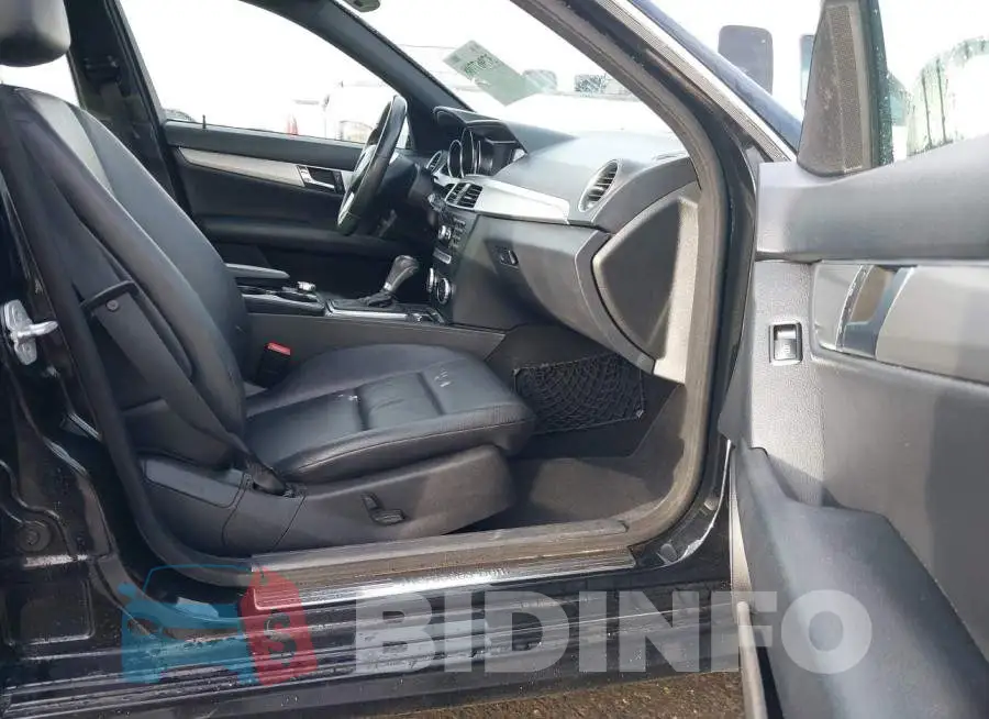 WDDGF4HB0DR290533 Photo# 5