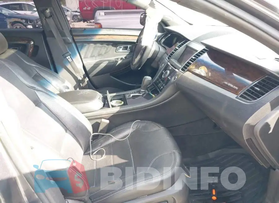1FAHP2F80DG129902 Photo# 5