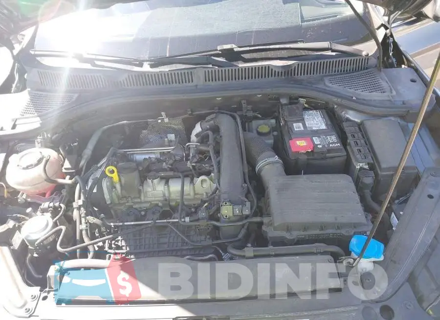 3VWCB7BU3KM224537 Photo# 10