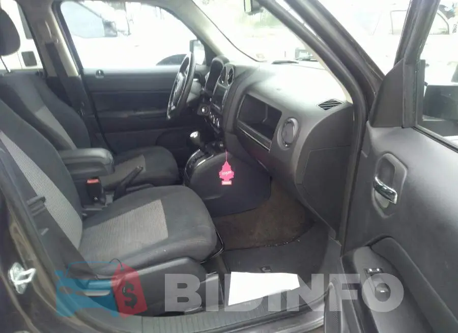 1C4NJRFB1ED864040 Photo# 5
