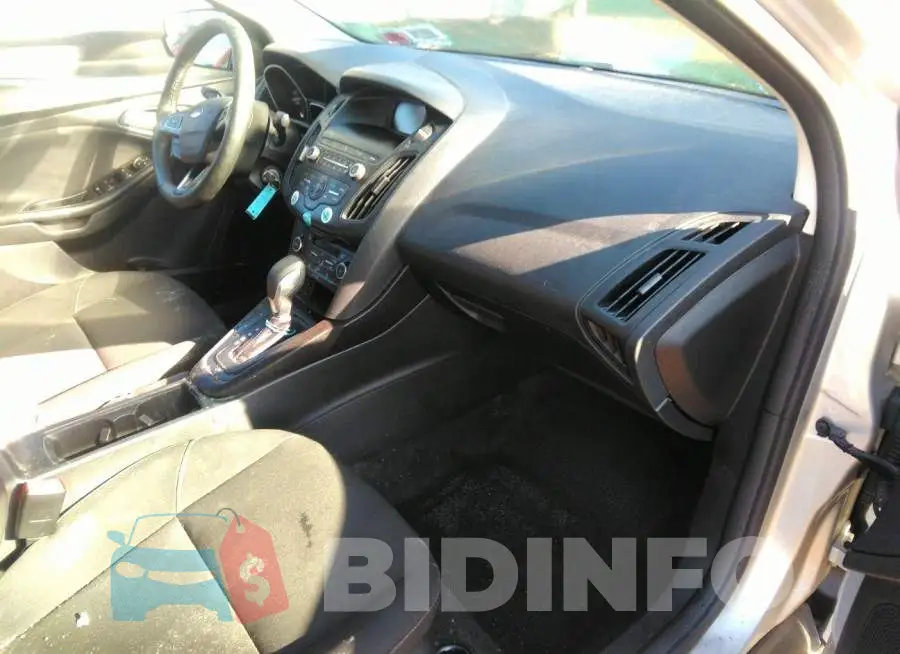 1FADP3FE2JL318418 Photo# 5