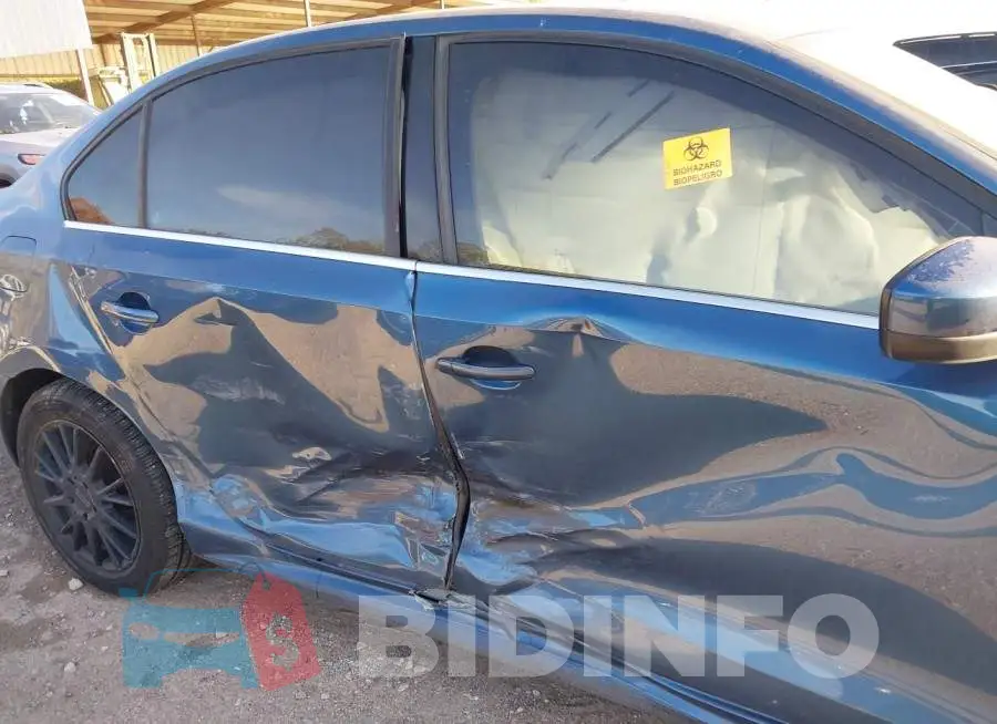 3VW2B7AJ7HM245421 Photo# 6