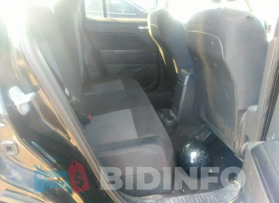 1C4NJPFB8ED575192 Photo# 8