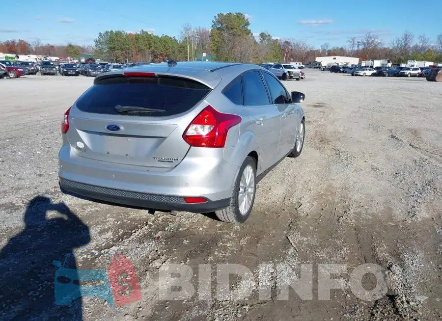 1FADP3N2XEL367802 Photo# 4
