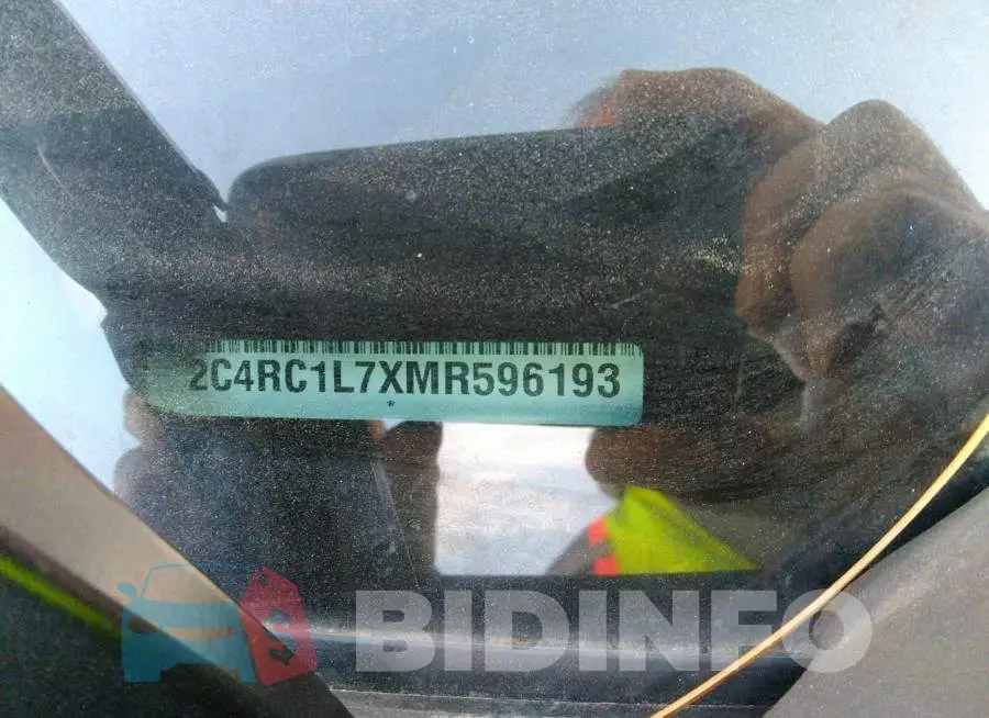 2C4RC1L7XMR596193 Photo# 9