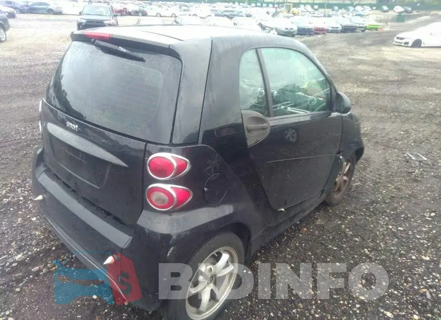 WMEEJ3BA8FK813790 Photo# 4