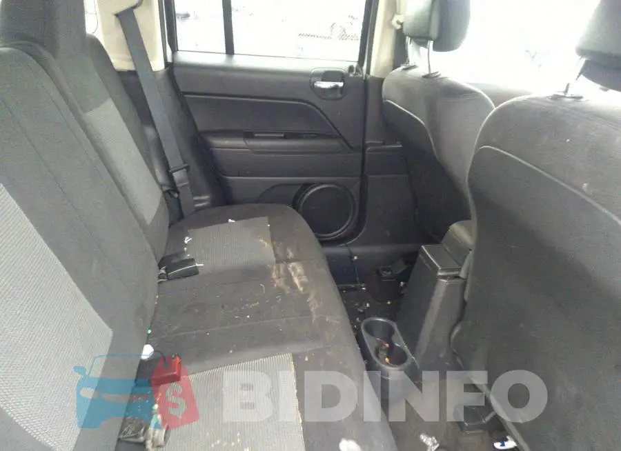 1C4NJPFB3FD296296 Photo# 8