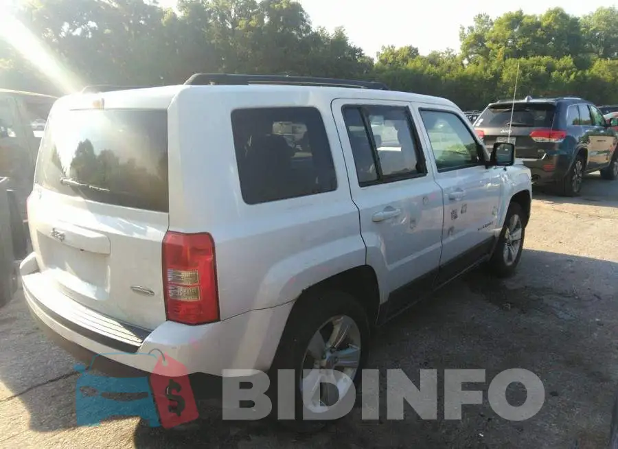 1C4NJPFB6FD437071 Photo# 4
