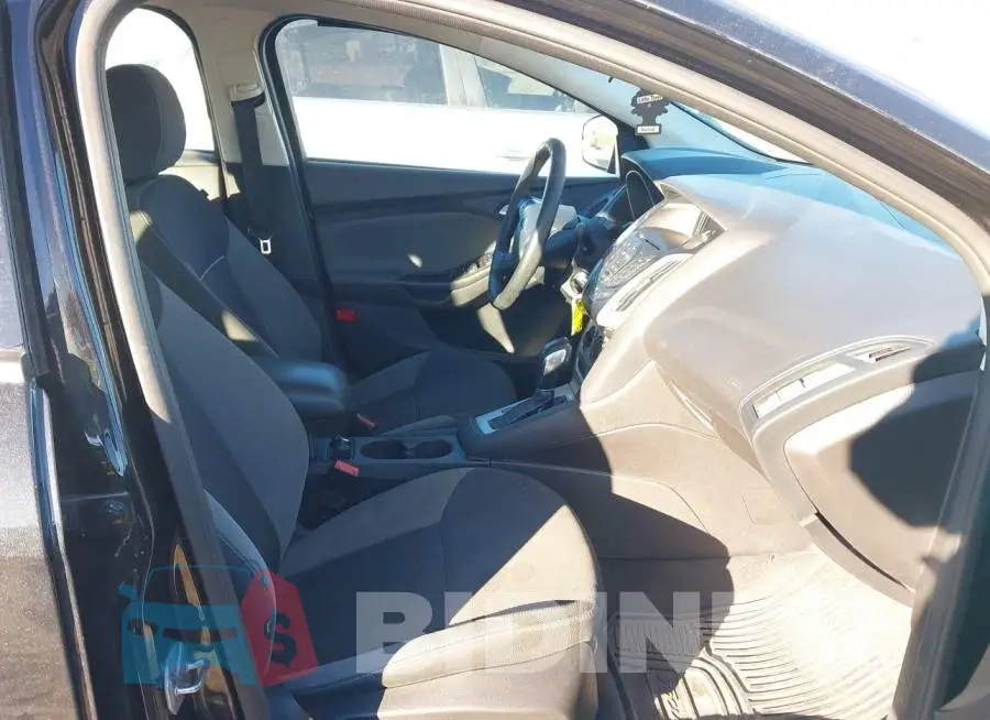 1FADP3F28EL213877 Photo# 5