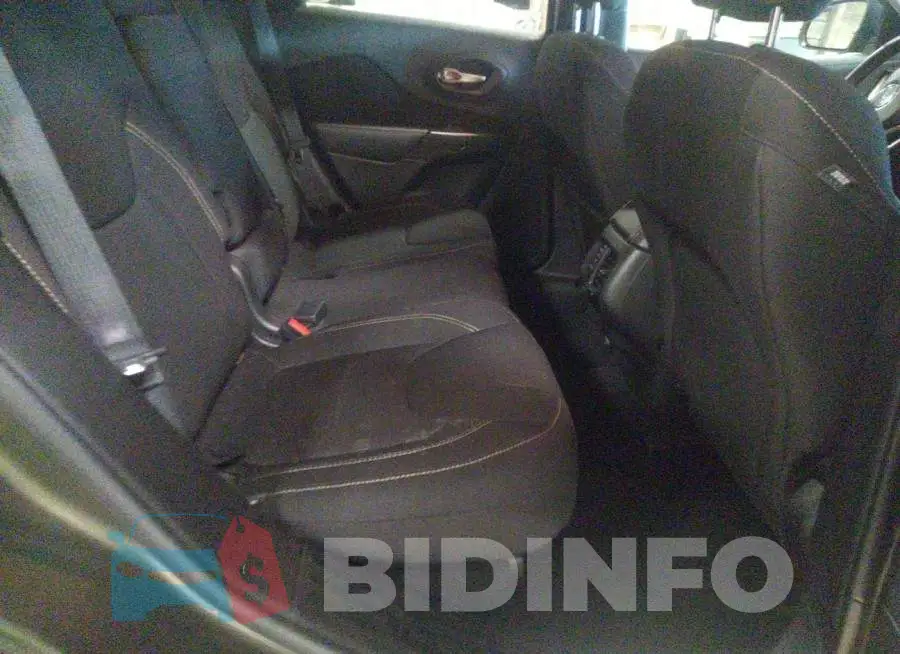 1C4PJMCB8GW141843 Photo# 8