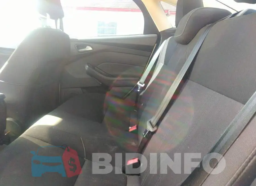 1FADP3F22FL372850 Photo# 8