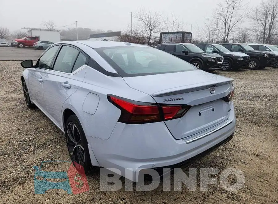 1N4BL4CW0PN304813 Photo# 3