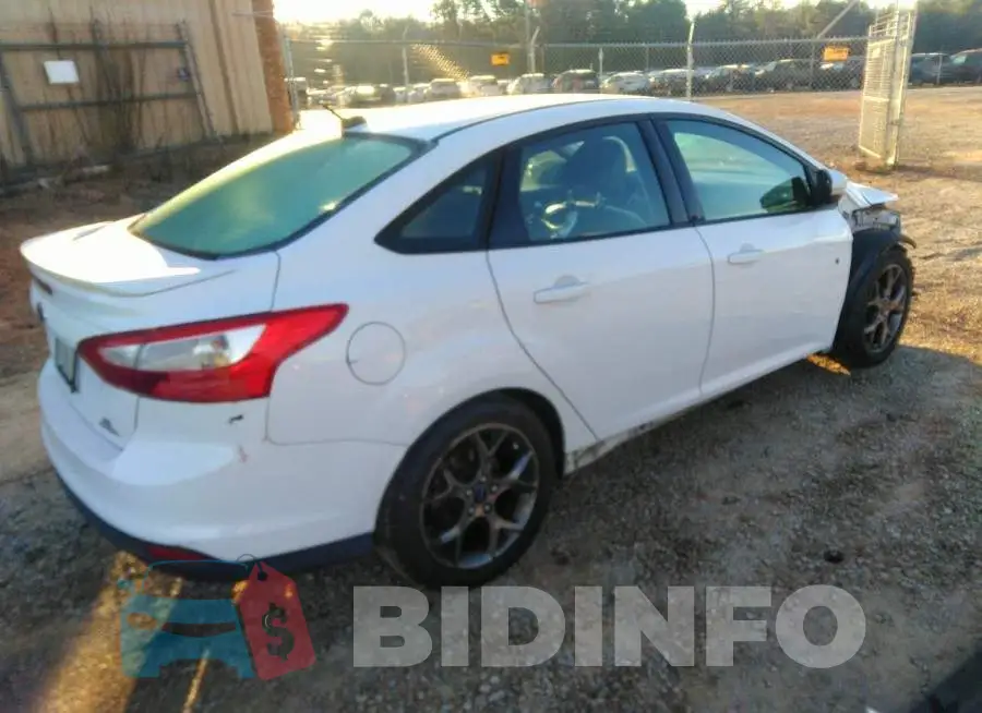 1FADP3F26EL330941 Photo# 4