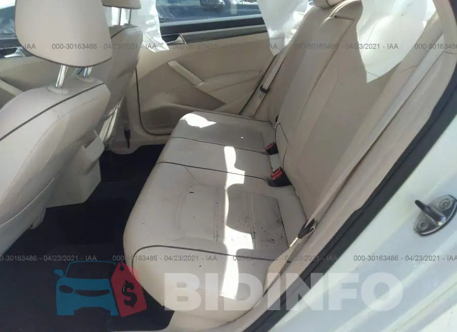 1VWDT7A33HC054037 Photo# 8