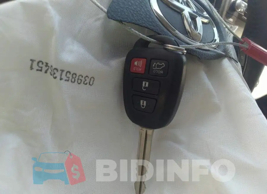 JTMWFREV3GJ073854 Photo# 11