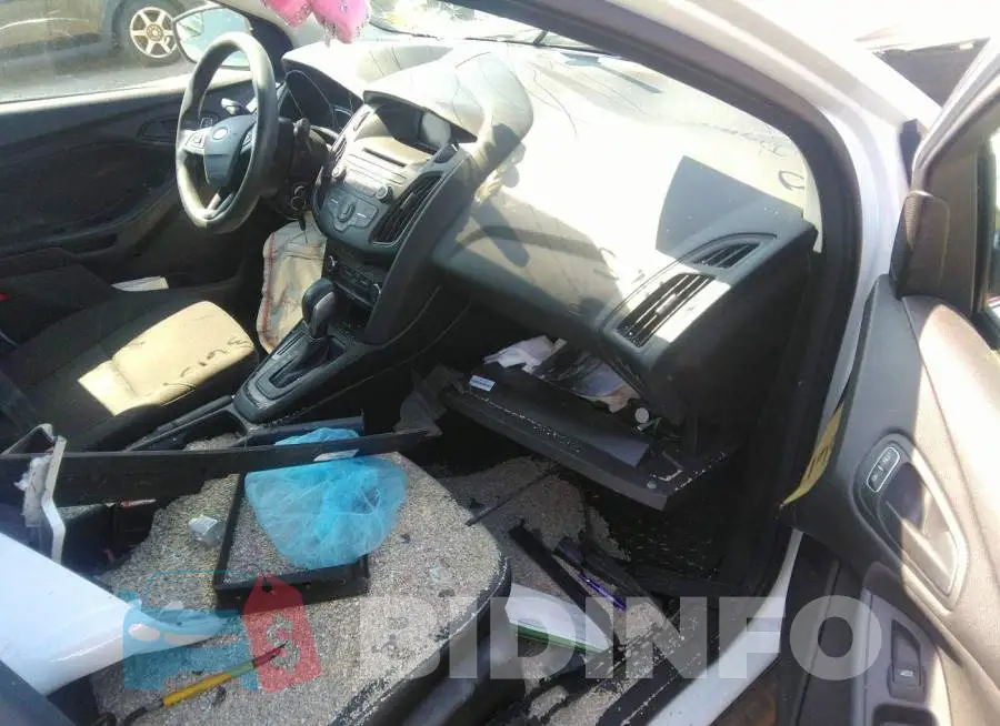 1FADP3E23FL295973 Photo# 5