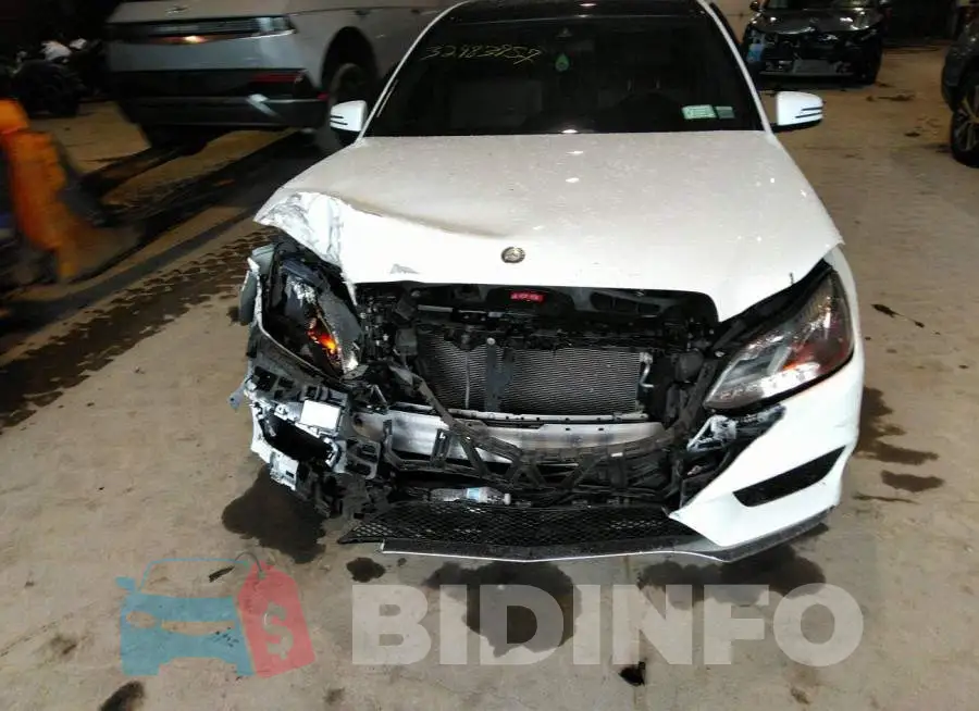 WDDHF8JBXFB165718 Photo# 6