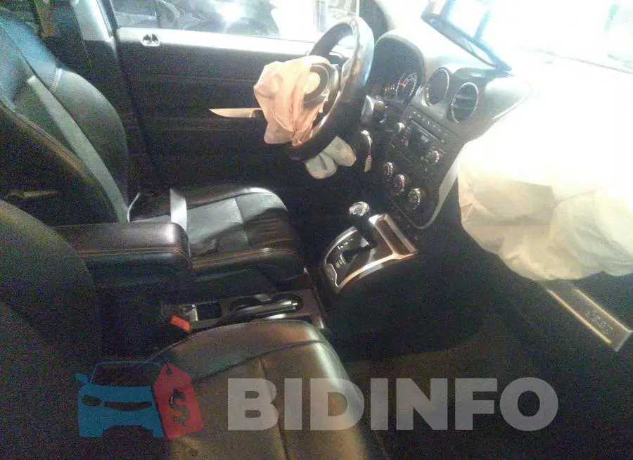 1C4NJDEB3GD672996 Photo# 5