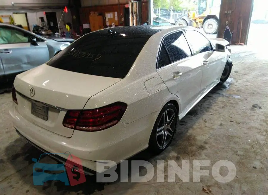 WDDHF8JBXFB165718 Photo# 4