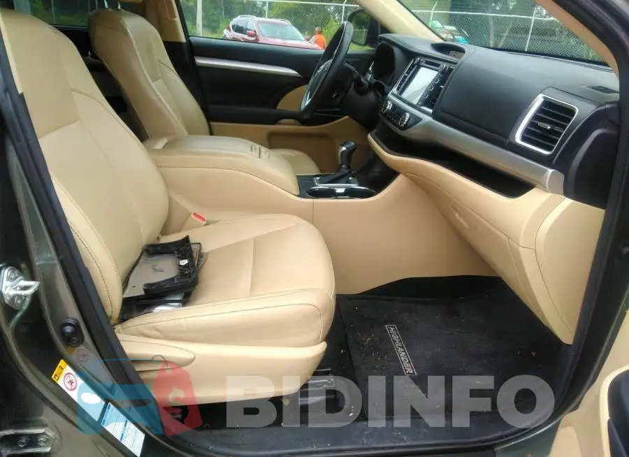 5TDJKRFH6GS240435 Photo# 5