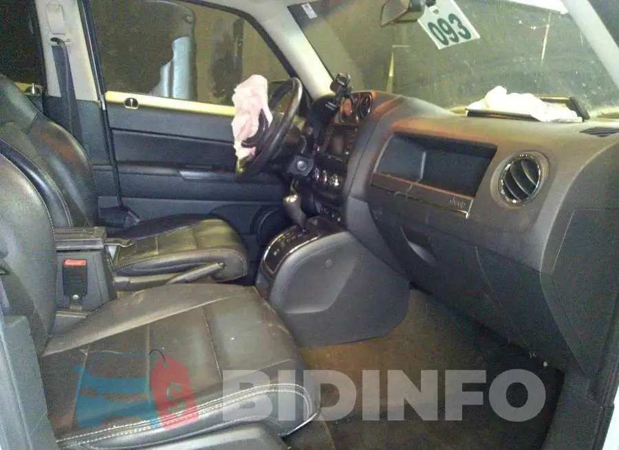 1C4NJRFB2GD545894 Photo# 5