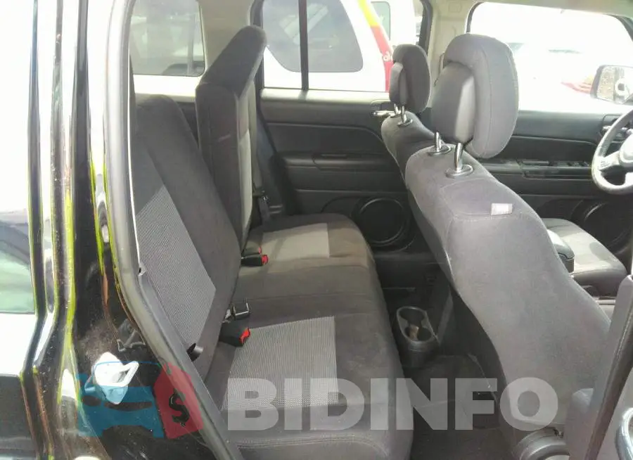 1C4NJRFBXGD598715 Photo# 8