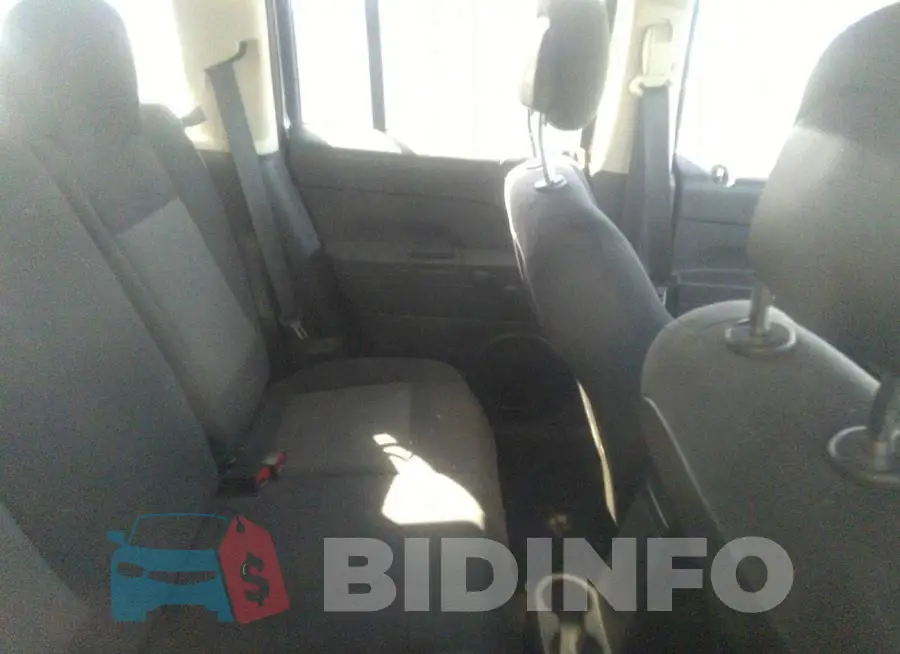 1C4NJPBA2FD139467 Photo# 8