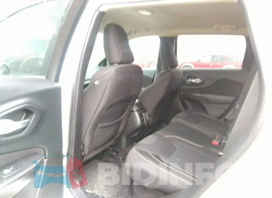 1C4PJLCB8FW616688 Photo# 8