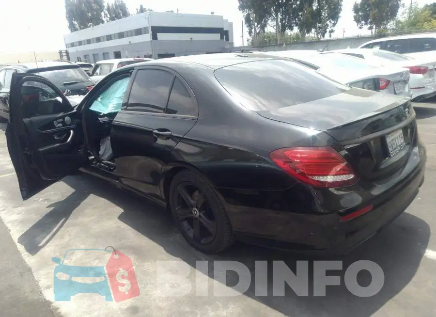 WDDZF4JB4HA262192 Photo# 3