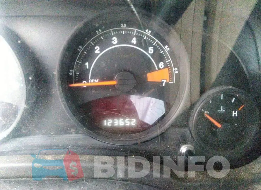 1C4NJPBB8GD800798 Photo# 7