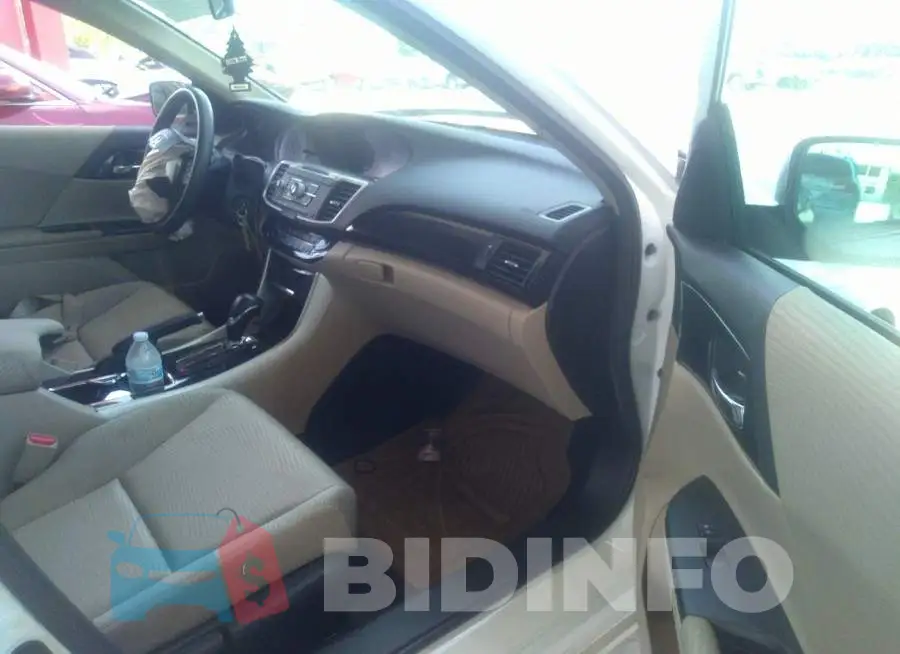 1HGCR2F35HA190630 Photo# 5