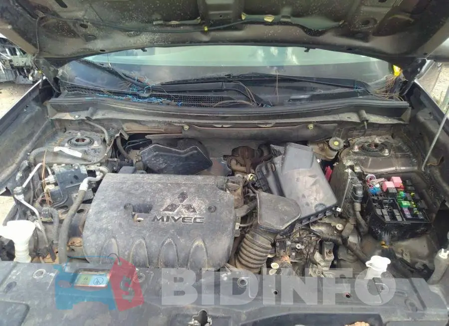JA4AD3A34JZ016227 Photo# 10