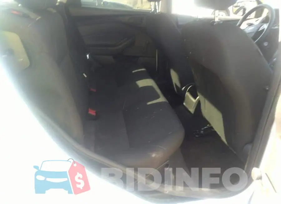 1FADP3E24GL311048 Photo# 8