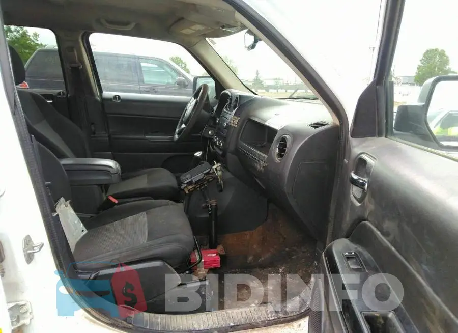 1C4NJRBB6GD690202 Photo# 5