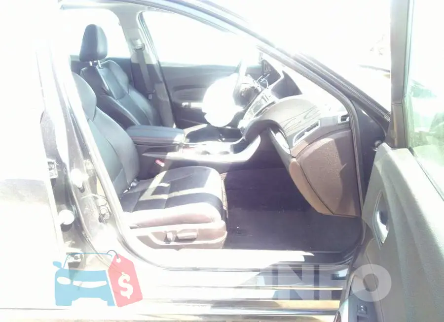 19UUB2F56GA010757 Photo# 5