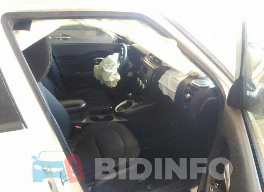 KNDJN2A27F7235643 Photo# 5